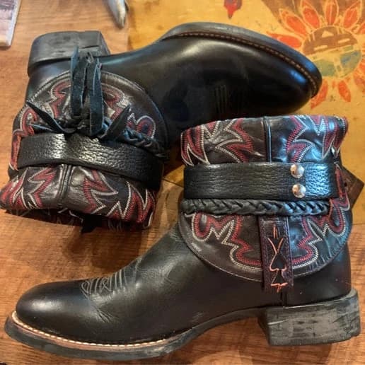 Canty Boots - Black Ariat w/ Round Toe (Size 10)