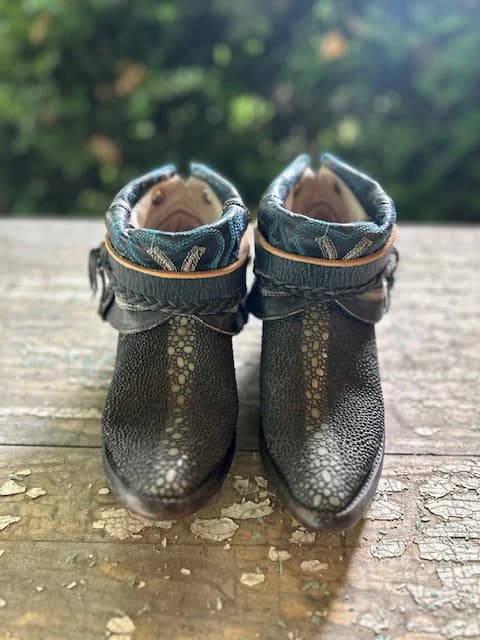 Canty Boots -Kids Vintage Black Stingray Joe's (Size 9)